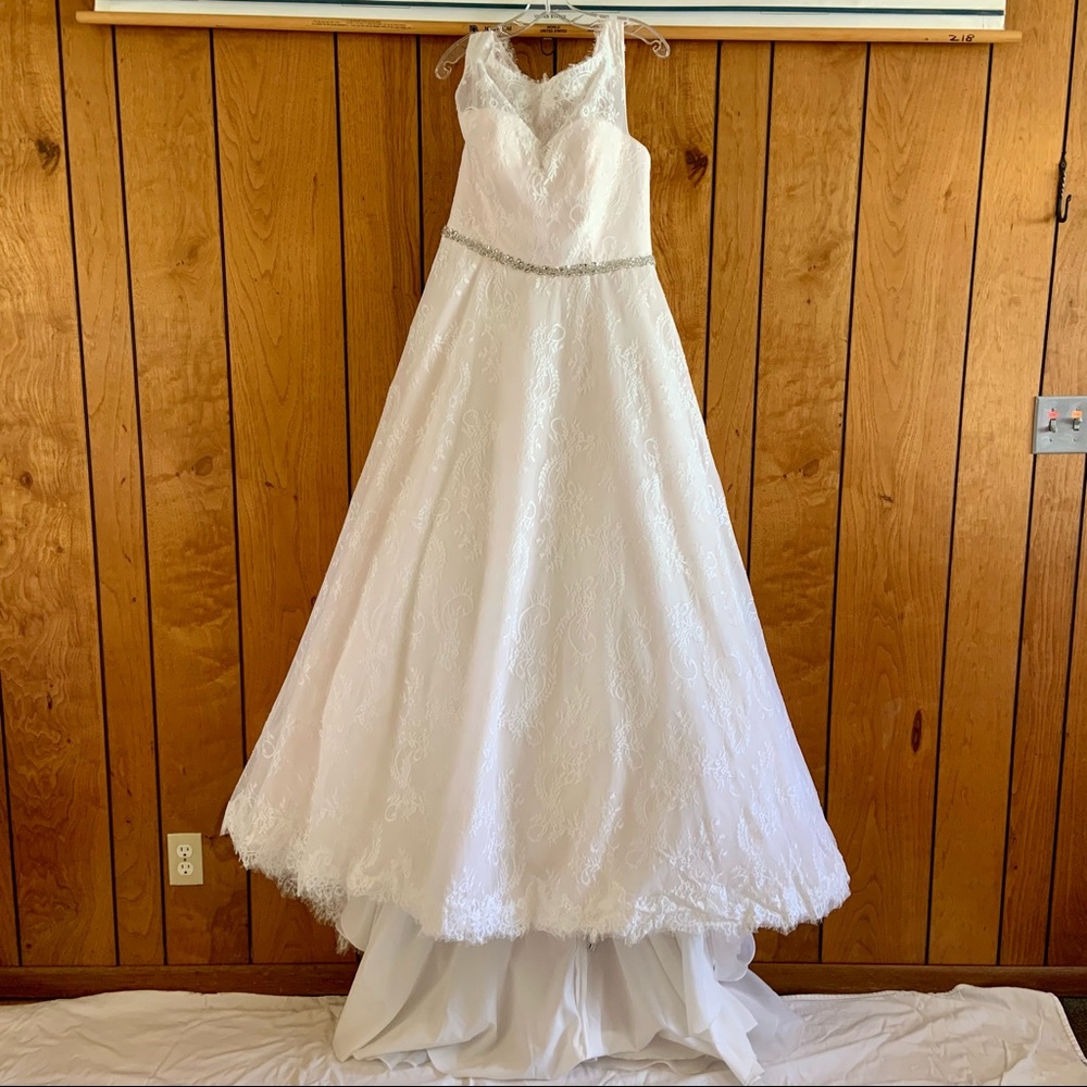 Moonlight Bridal Platinum Label Wedding Dress - Picture 2 of 15